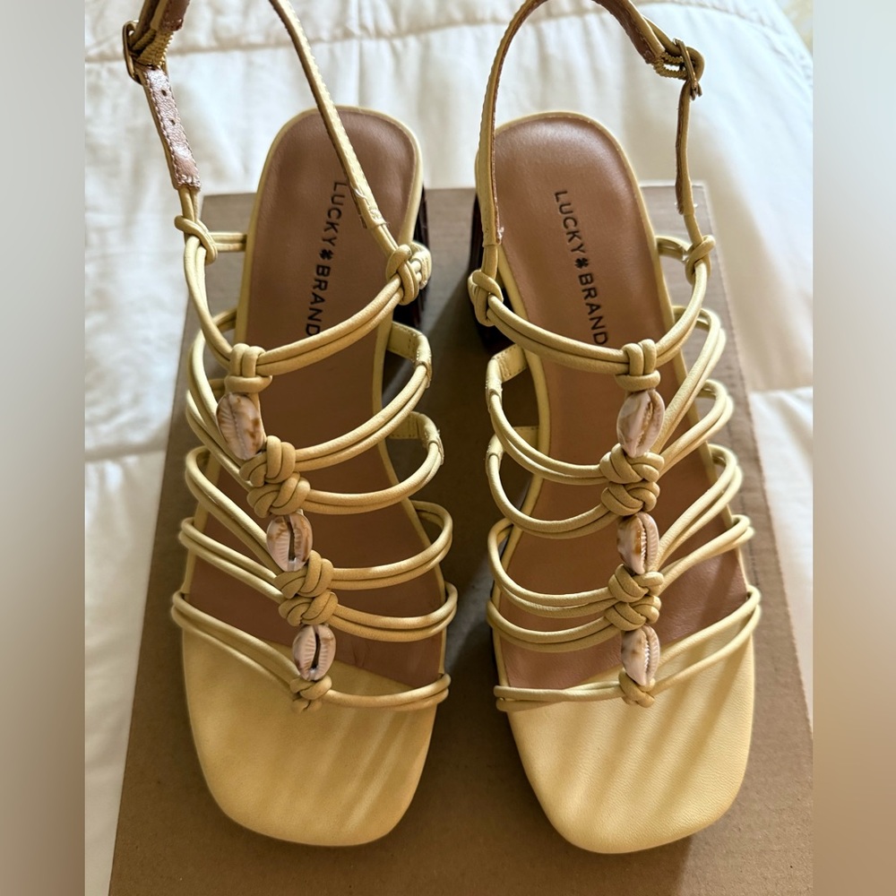 Lucky Brand Women's Bassie2 Meringue Strappy Sandals with Shells 6.5M New